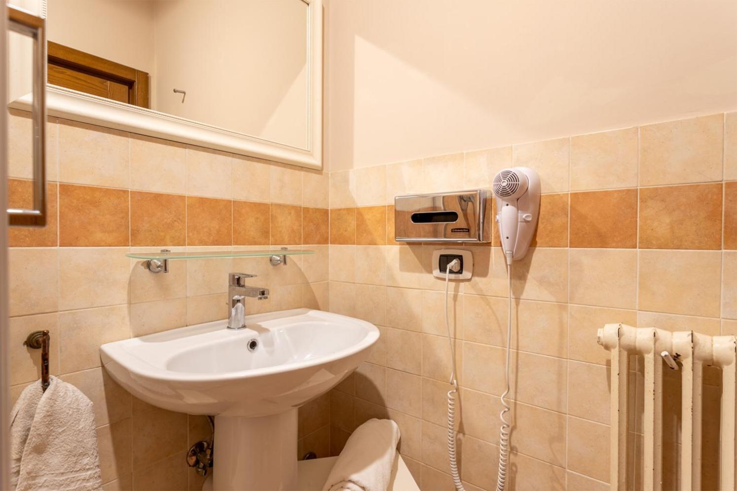Torricella  Maxi Paradiso - Guest House A Due Passi Dal Lago Trasimeno מראה חיצוני תמונה