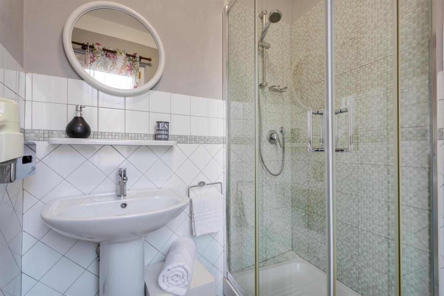 Torricella  Maxi Paradiso - Guest House A Due Passi Dal Lago Trasimeno מראה חיצוני תמונה