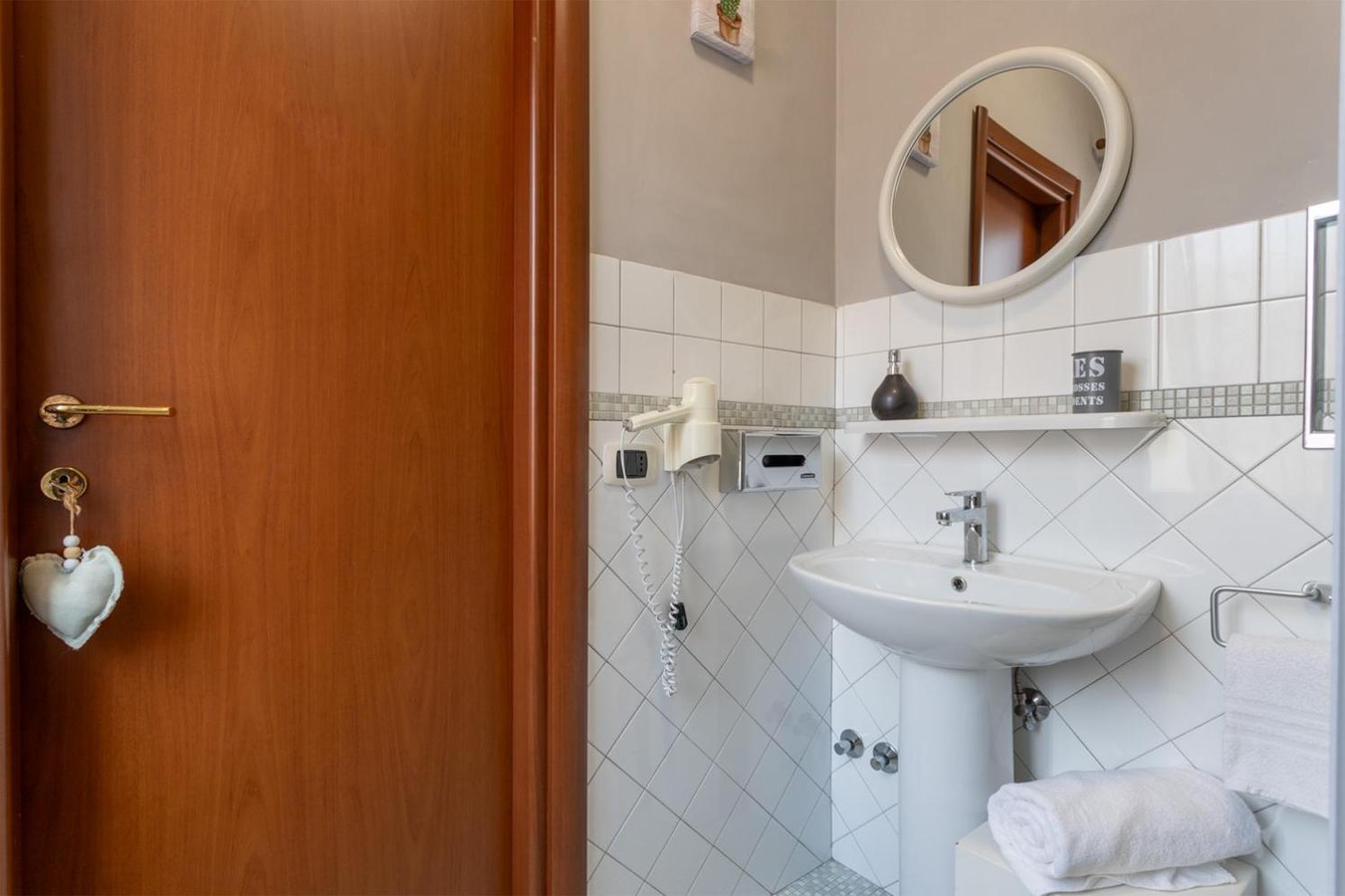Torricella  Maxi Paradiso - Guest House A Due Passi Dal Lago Trasimeno מראה חיצוני תמונה